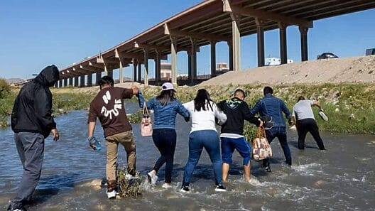 Bloquean restricciones de asilo impuestas por Biden en frontera de EEUU