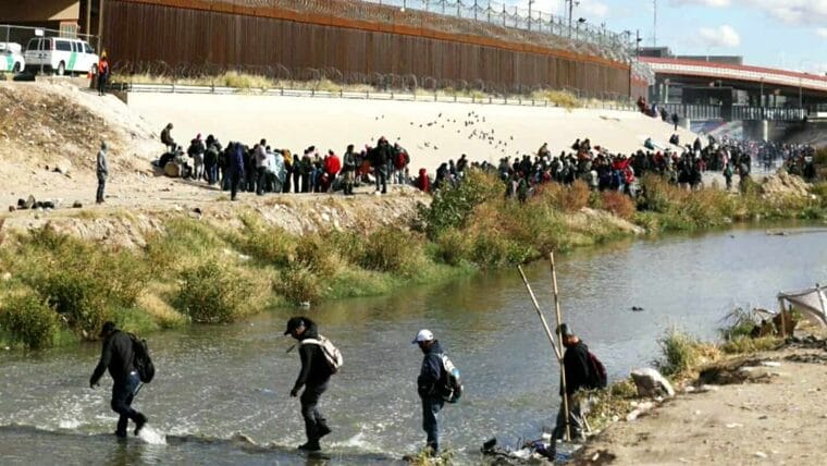 Migrantes hacia Estados Unidos continúan en vilo: El Supremo aplaza fin del Título 42