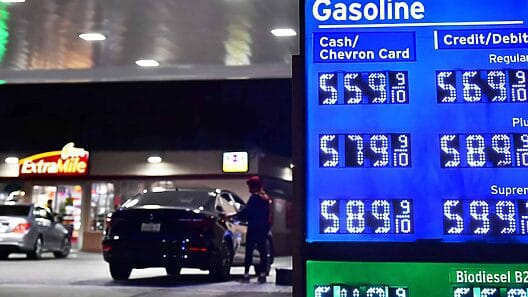 ¿Suspenderán el impuesto a la gasolina en Estados Unidos? La Casa Blanca evalúa una medida por la guerra con Irán