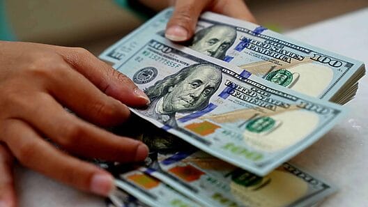 Gran cheque de estímulo de $914 dólares llegará a millones de personas en Estados Unidos antes de 2023