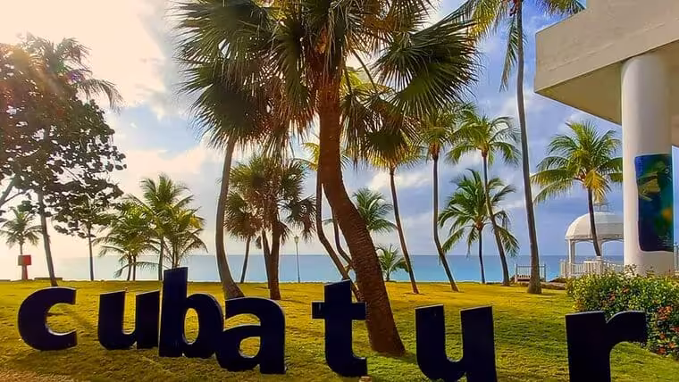 Agencia turística cubana vende excursiones a “nacionales” por escasa clientela internacional