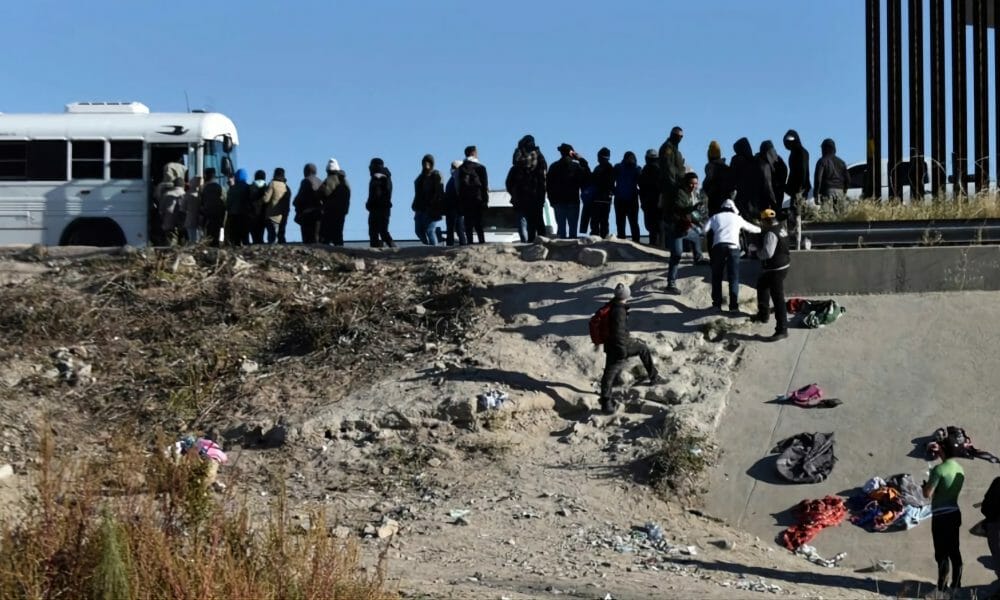 Massive Influx of Migrants Cross Southern US Border: Evidence and Government Response