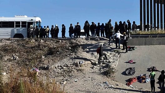 Autoridades migratorias de EE.UU pronostican que crisis en la frontera sur seguirá “grave” en 2023