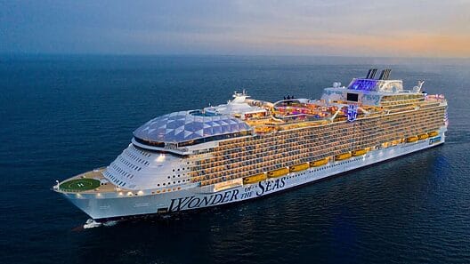 Compañía de cruceros Royal Caribbean rompe récord de ingresos en un solo día