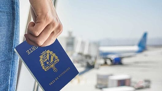 ¿Quieres vivir en el extranjero? Estos tres países facilitan el acceso a la residencia permanente