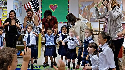 Escuelas de Miami-Dade están a tope debido al incremento de inmigrantes en sus matrículas