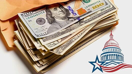Entregan en Estados Unidos cheques de estímulo de más de $3000 dólares