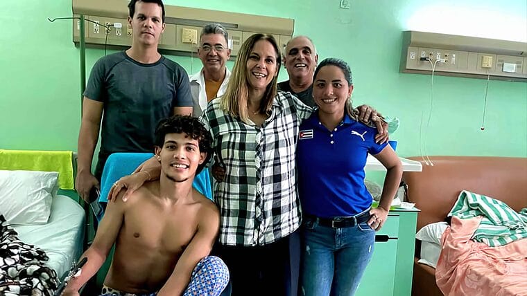 Clavadista cubano que sufrió caída grave recibe el alta hospitalaria