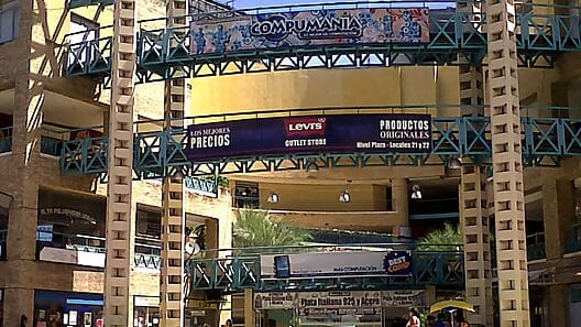 Cubanos gastan más dólares que los turistas rusos de compras en Venezuela