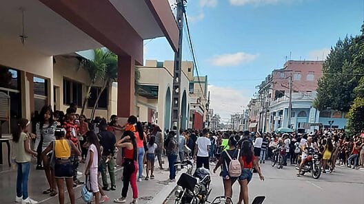 Cristales rotos, robos y violencia tras concierto de reguetón para niños y adolescentes en Guantánamo