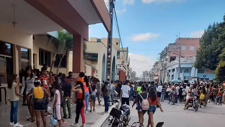 Cristales rotos, robos y violencia tras concierto de reguetón para niños y adolescentes en Guantánamo 