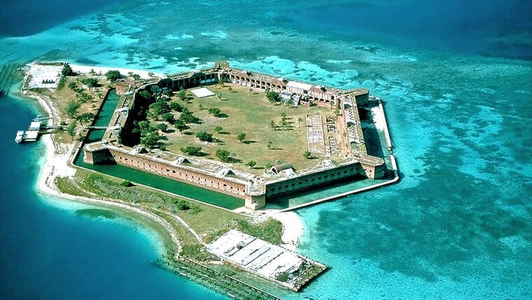 Cierran parques de los cayos de Florida por arribo de casi 300 balseros, en su mayoría cubanos