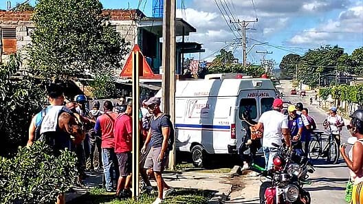 Reportan que un policía disparó y mató a su pareja en plena calle de Guantánamo