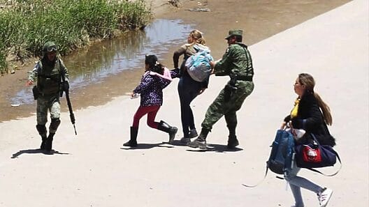 Inicia la expulsión de cubanos que llegan a Estados Unidos