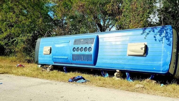 4 fallecidos y una veintena de lesionados tras accidente masivo en ruta Guantánamo-Habana