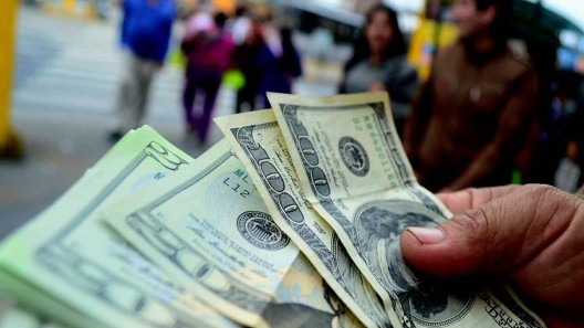 Así está el cambio de dólar y euro a inicios de esta semana en Cuba