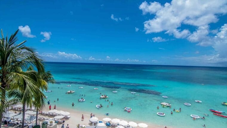Islas Caimán repatria a migrantes cubanos