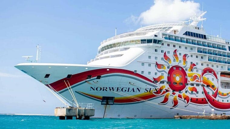 Penalizan con millones de dólares a compañía de cruceros por tocar puerto cubano