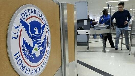USCIS aclara qué sucede si eres migrante y no cambias tu dirección a tiempo