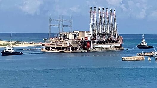 Ancló en La Habana la octava central flotante turca que operará en Cuba