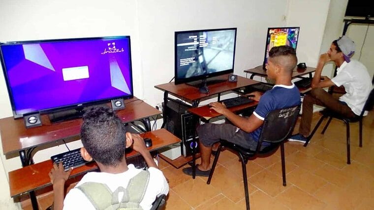 Actualizan tarifas de servicios informáticos: $ 90.00 por hora el alquiler de computadoras a los Joven Club