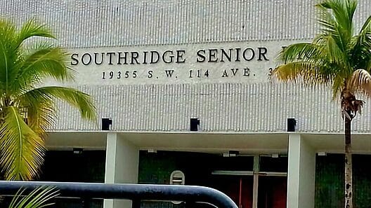 Atacan a adolescente cubano en escuela de Miami