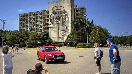 Cuba vende “desfile del 1ro de mayo” como evento turístico y cientos de agencias de viaje responden