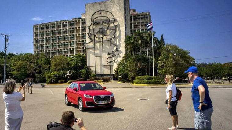 Cuba vende “desfile del 1ro de mayo” como evento turístico y cientos de agencias de viaje responden
