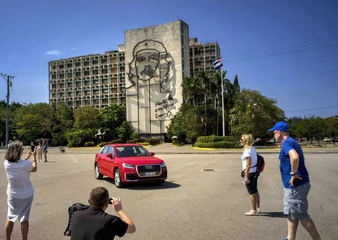 Cuba vende “desfile del 1ro de mayo” como evento turístico y cientos de agencias de viaje responden