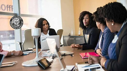 Oportunidades de trabajo para extranjeros en 35 empresas tecnológicas de Chicago