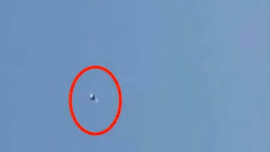 Avión americano derriba objeto no identificado sobre Canadá