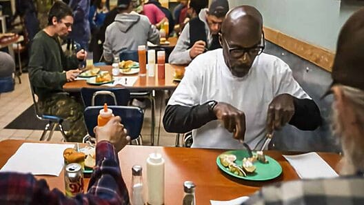 Crece insatisfacción entre estadounidenses por arribo masivo de inmigrantes