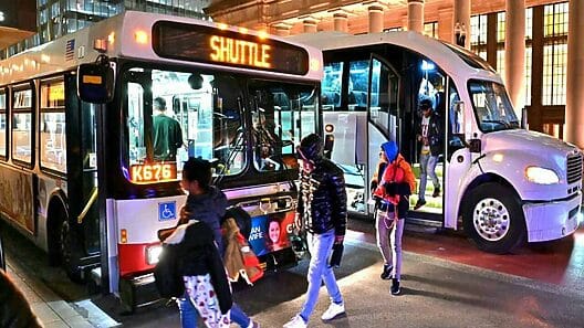Nueva York da la opción de irse gratis a otras partes de Estados Unidos a emigrantes latinos