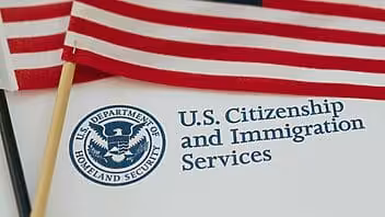 Nuevos aumentos en los precios de los trámites de USCIS a partir de este año