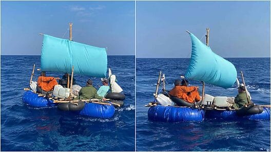 Rescatan a balseros cubanos que navegaban en un bote a base de gomas de camión