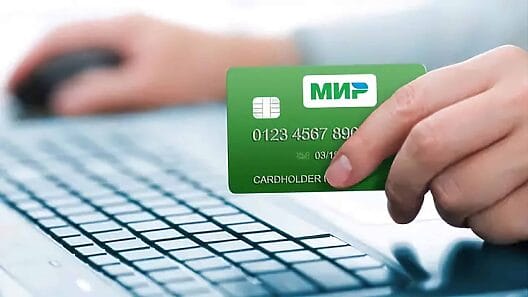 Bancos cubanos podrían emitir tarjetas rusas MIR