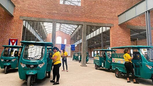 Triciclos eléctricos de Taxis Cuba inauguran dos nuevas rutas en La Habana