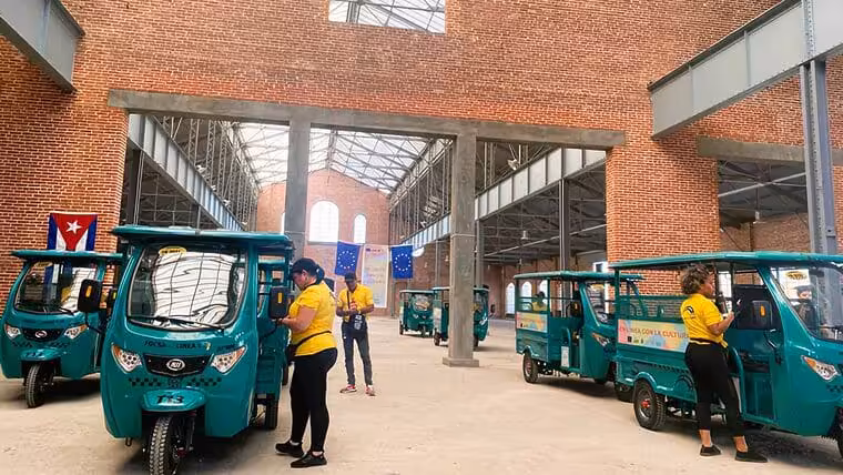 Triciclos eléctricos de Taxis Cuba inauguran dos nuevas rutas en La Habana