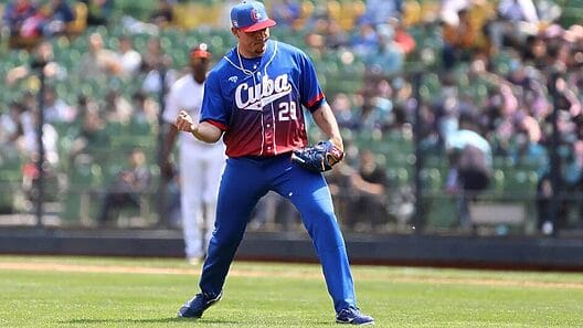 Federación Cubana demanda por 10 millones de dólares a uno de sus lanzadores del Clásico