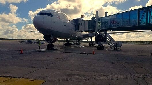 Aeropuerto de Varadero se somete a reparaciones en su pista de aterrizaje