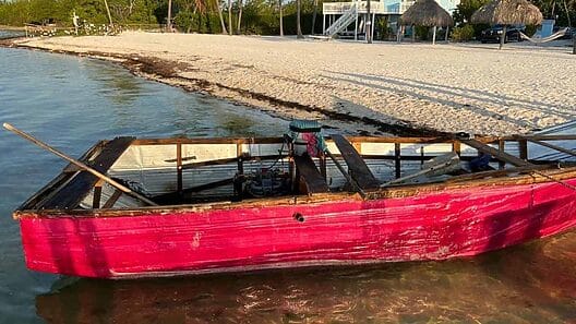 Crisis migratoria: 17 balseros cubanos tocan tierra en Long Key, Florida
