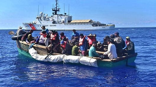 Guardia costera de Estados Unidos repatria otros 75 balseros cubanos