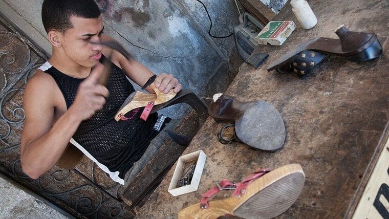 China invertirá en “industria del calzado” en Cuba ante escasez productiva