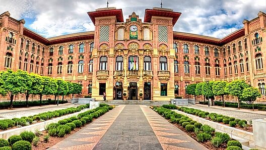 ¿Quieres estudiar en España? Revisa estas becas de las universidades de Córdoba y Málaga