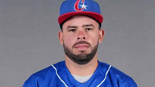 Receptor cubano del V Clásico, Iván Prieto, se queda en Miami