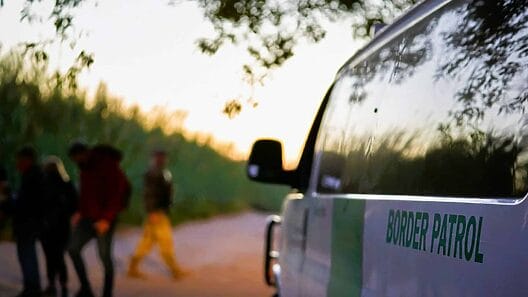 ¡Con efecto inmediato! Advierten a los migrantes cubanos en la frontera