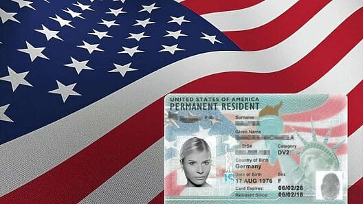 ¿Cuánto tiempo tiene un inmigrante con Green Card en Estados Unidos para tramitar su estatus?
