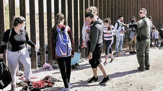 No paran de cruzar la frontera: Casi 600 cubanos atravesaron la linea fronteriza de Estados Unidos en febrero