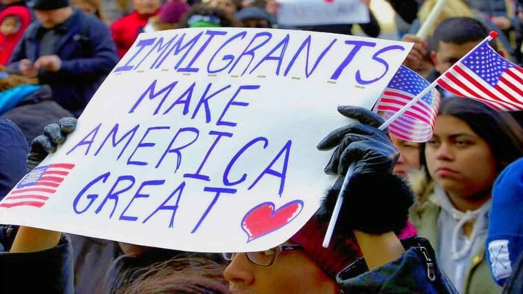 Asesores de Biden le recomiendan incentivar inmigración ante escasez  de mano de obra