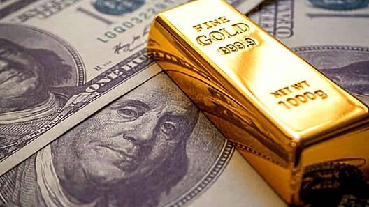 Recomiendan comprar oro y plata como alternativas ante la depreciación del dólar